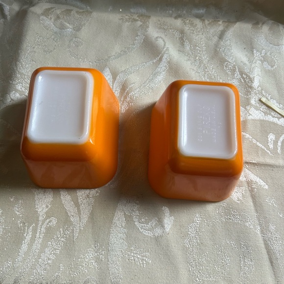 Pyrex Orange Pair of Vintage Pyrex dishes Pyrex Fridgies containers Pyrex EUC - Picture 8 of 11